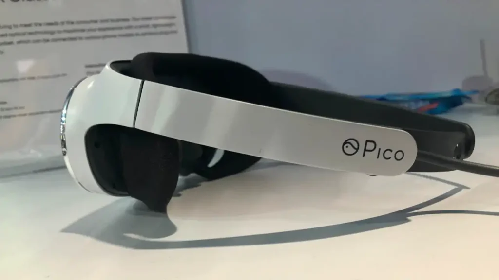 Imagen del prototipo de 2020 cancelado dela empresa PICO que ya utilizaba un puck externo para la batería y el procesamiento.